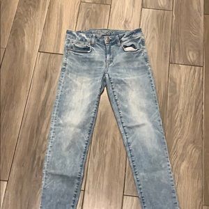 American Eagle light wash skinny jeans
